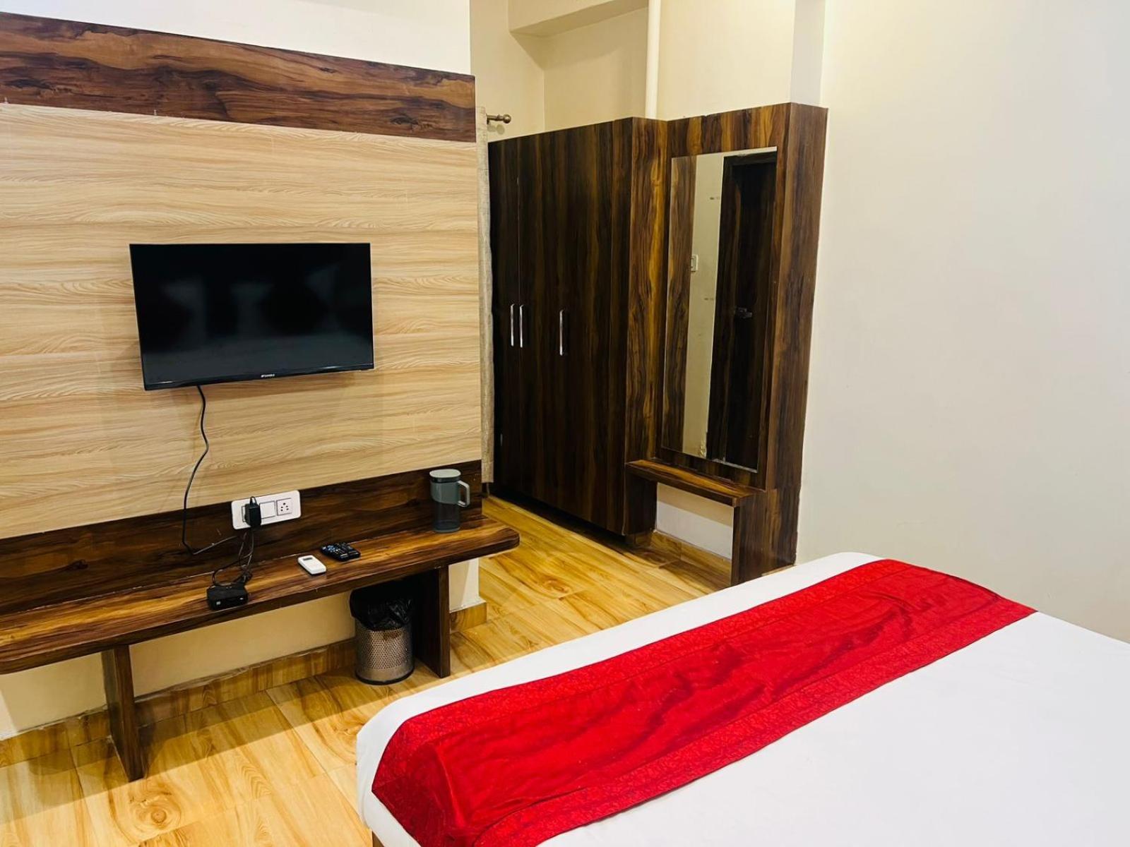 Hotel S V Grand Varanasi Ngoại thất bức ảnh