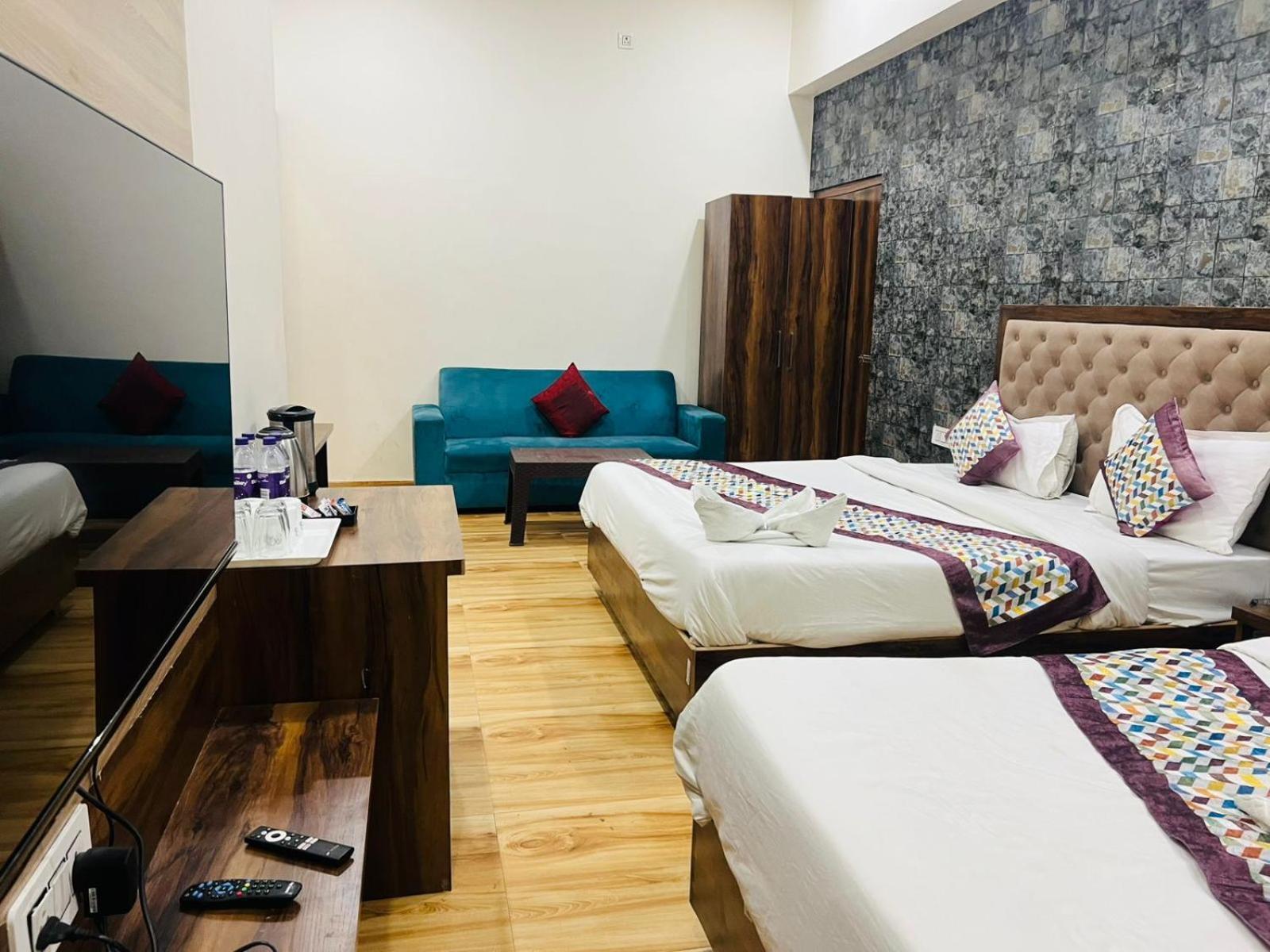 Hotel S V Grand Varanasi Ngoại thất bức ảnh