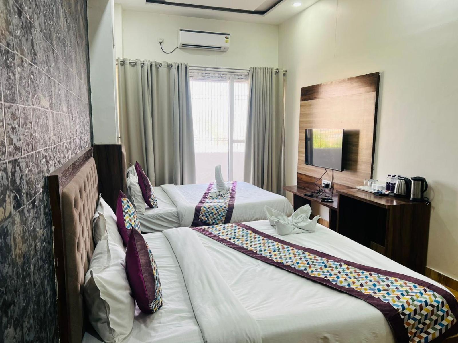 Hotel S V Grand Varanasi Ngoại thất bức ảnh